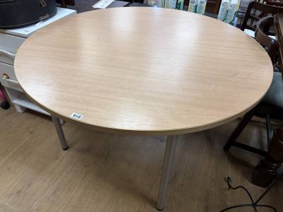 ROUND TABLE