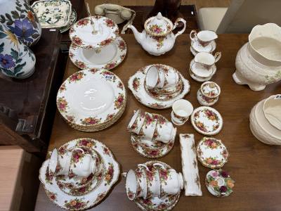 TABLE LOT OF ROYAL ALBERT COUNTRY ROSE