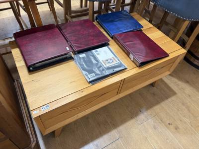 RETRO STYLE COFFEE TABLE