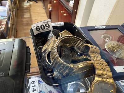 LOT OF WATCHES