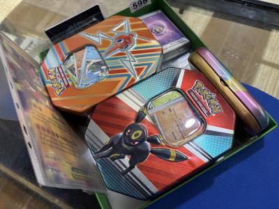 LOT OF POKEMON CARDS