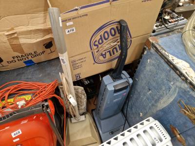 2 X VACUUMS