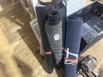 LOT OF FLOOR MATS