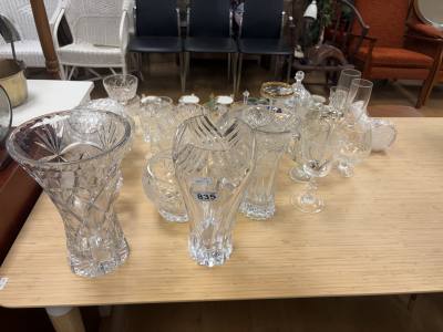 LOT OF CRYSTAL + GLASS (INCLUDED TYRONE)