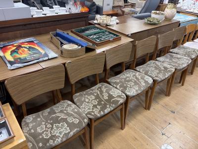 G-PLAN TABLE + 6 X CHAIRS