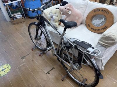 GIANT ELECTRIC BIKE (NOT GOING) (CHARGER IN OFFICE)