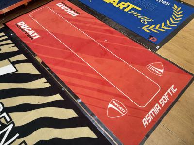LOT OF FLOOR MATS