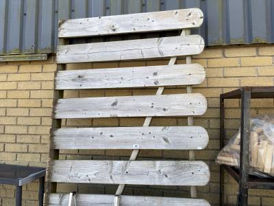 WOODEN DRIVEWAY GATE