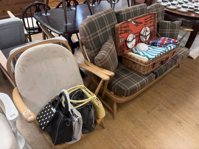 BLONDE ERCOL SUITE (CHAIR NEEDS TLC)