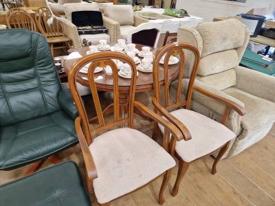 EXTENDABLE ROUND TABLE + 2 CHAIRS