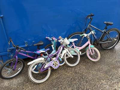 LOT OF CHILDREN'S BIKES