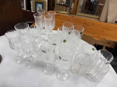 LOT OF CRYSTAL GLASSES