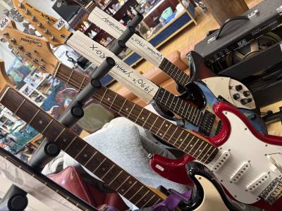 TANGLEWOOD ELECTRIC GUITAR