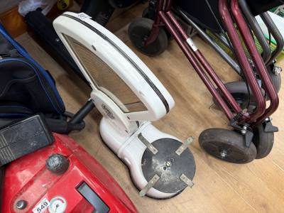 SET OF VINTAGE SCALES