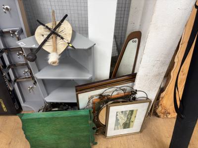 LOT OF PICTURES ETC. + GREY CORNER PIECE