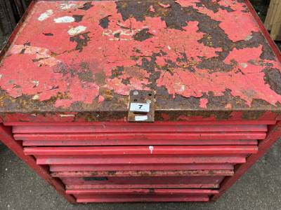 LARGE TOOL BOX