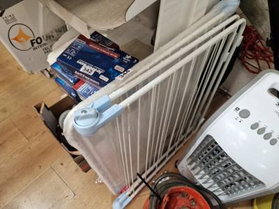 2 X CLOTHES RAILS