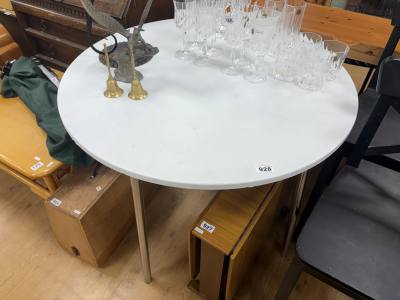 ROUND DINING TABLE