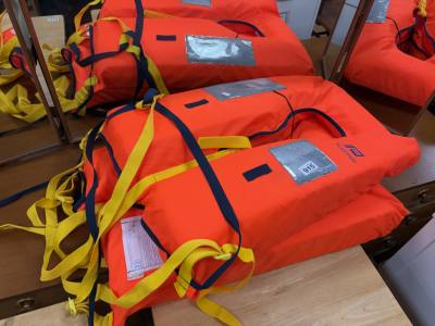 2 X LIFE JACKETS