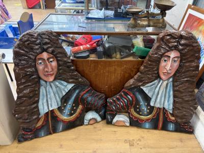 2 X FIGURE PLAQUES