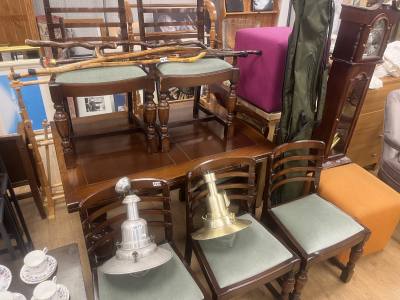 EXTENDING TABLE + 6 X CHAIRS