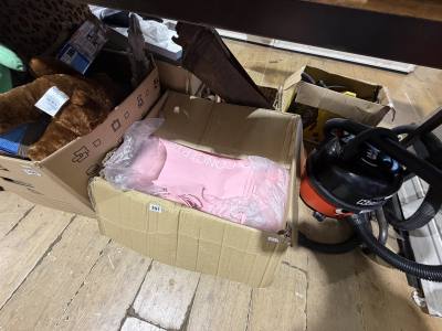 APPROXIMATELY 200 PAPER CARRIER BAGS