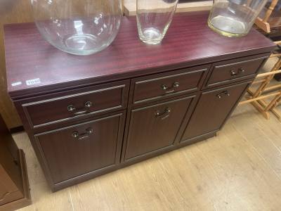 LAMINATE SIDEBOARD