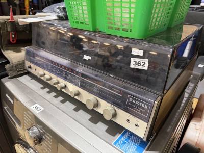SILVER MATRIX STEREO TURNTABLE
