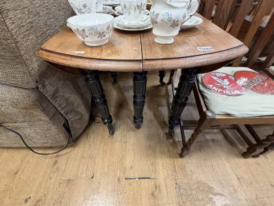 DROP LEAF GATELEG STYLE DINING TABLE