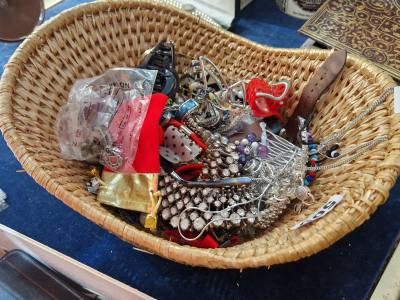 LOT OF DRESS JEWELLERY