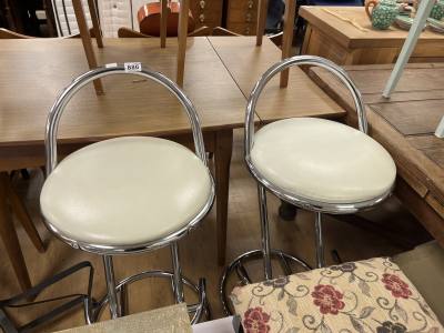 2 X BAR STOOLS