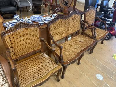 CARVED RATTAN BENCH + 2 X CARVERS