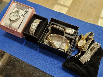 LOT OF WATCHES