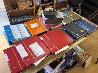 LARGE STAMP COLLECTION + ALBUMS