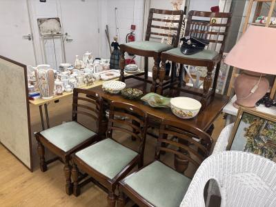 EXTENDING TABLE + 6 X CHAIRS