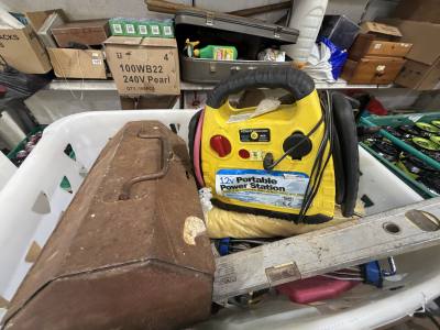 BOX OF MIXED TOOLS