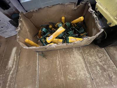 BOX OF ROLSON GARDEN SCRAPERS