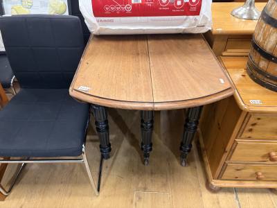 DROP LEAF GATELEG STYLE DINING TABLE
