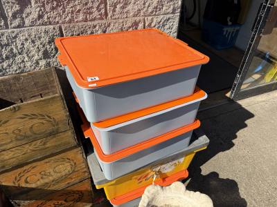 LOT OF PLASTIC BOXES