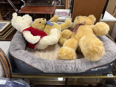 DOG BED + 3 TEDDIES 